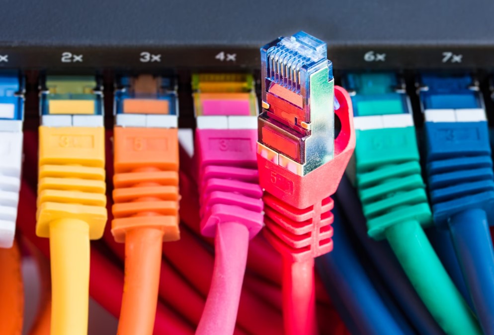 Lire la suite à propos de l’article WiFi vs Ethernet: Lequel est le Meilleur?
